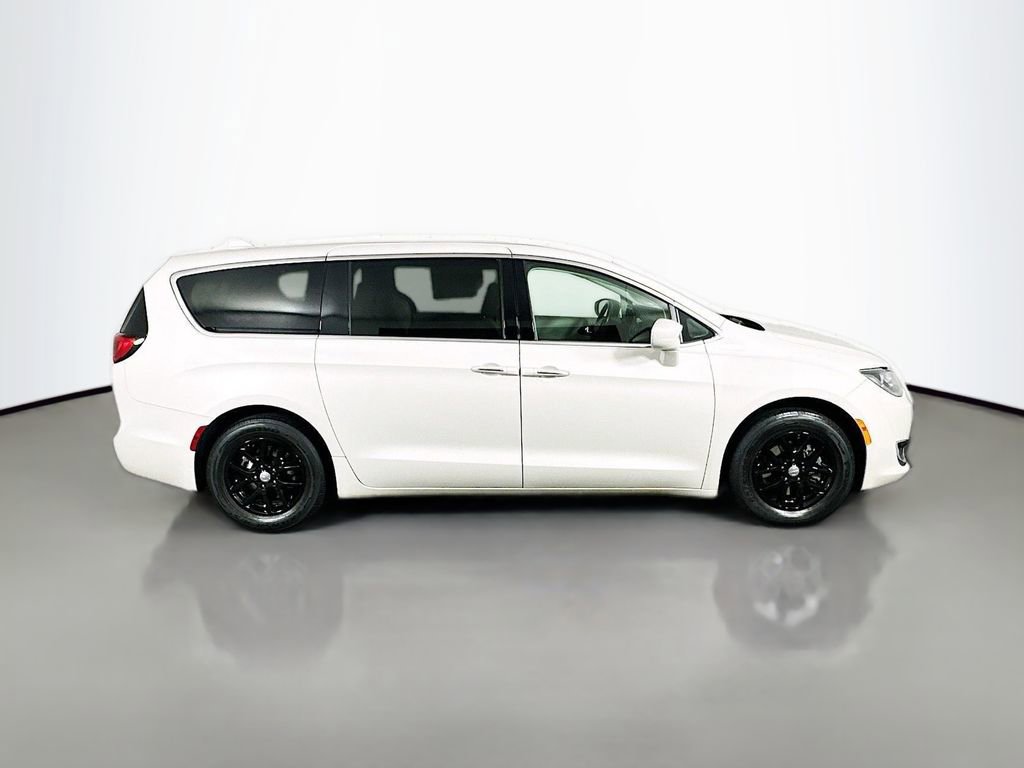 Used 2020 Chrysler Pacifica Touring image 8