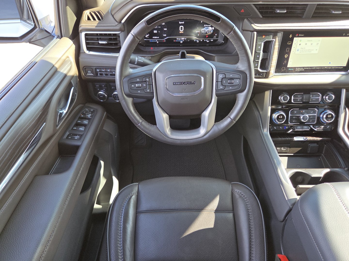 Used 2023 GMC Yukon XL Denali w/ Advanced Technology Package AWD/4WD image 35