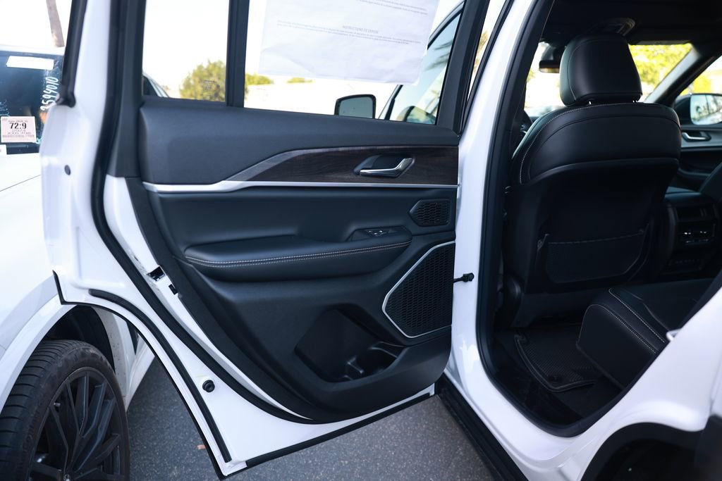 New 2026 Jeep Grand Cherokee Limited w/ MOPAR Finishing Package image 32