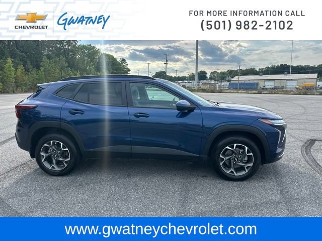 Used 2024 Chevrolet Trax LT w/ Driver Confidence Package FWD image 4