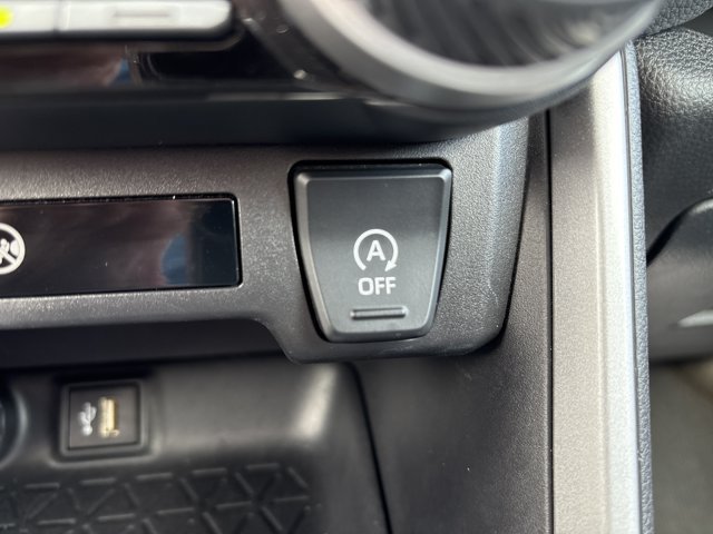 Used 2025 Toyota RAV4 XLE w/ Convenience Package FWD image 29