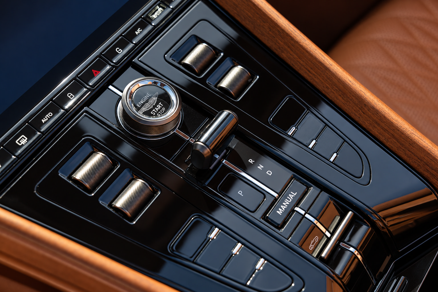 Used 2024 Aston Martin DB12 Convertible RWD image 21