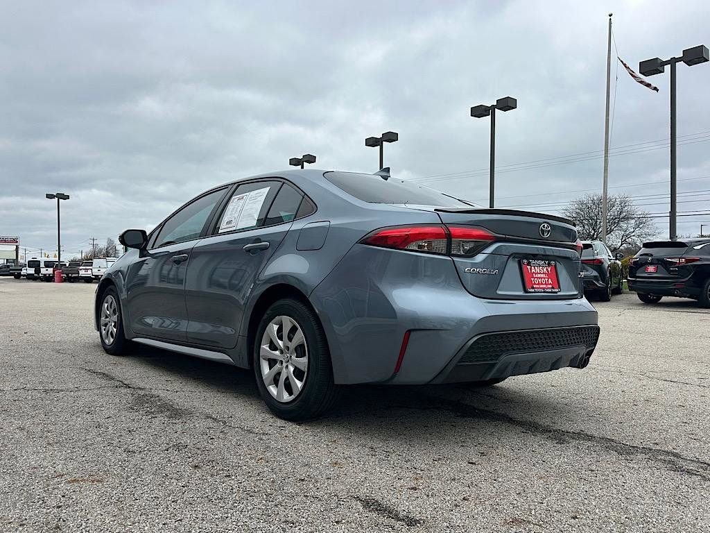Used 2022 Toyota Corolla XSE FWD image 3