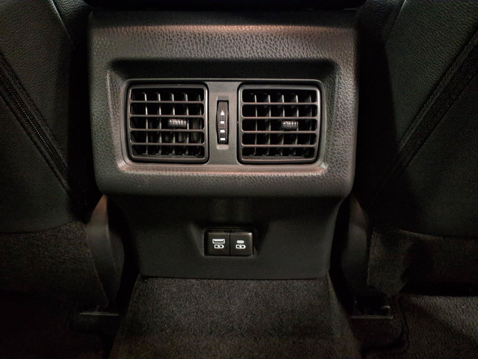 Used 2025 Toyota Camry SE FWD image 15
