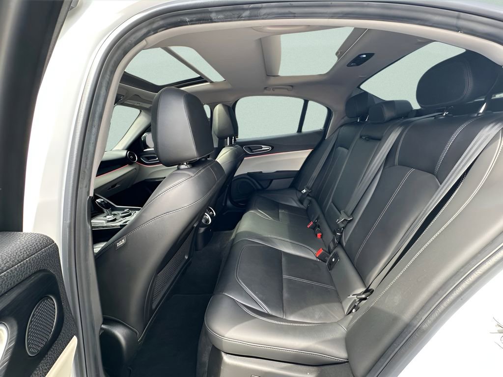 Used 2019 Alfa Romeo Giulia RWD image 16