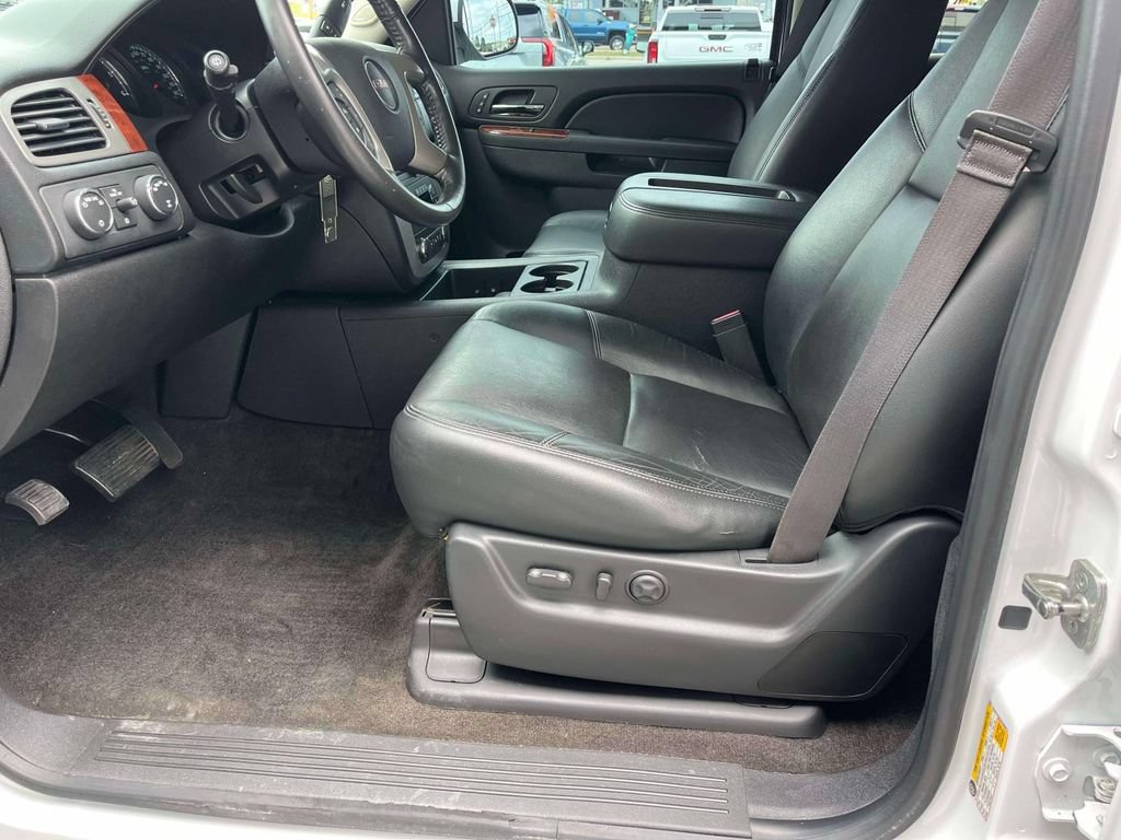 Certified 2013 GMC Yukon SLT w/ SLT-2 Equipment Package AWD/4WD image 28