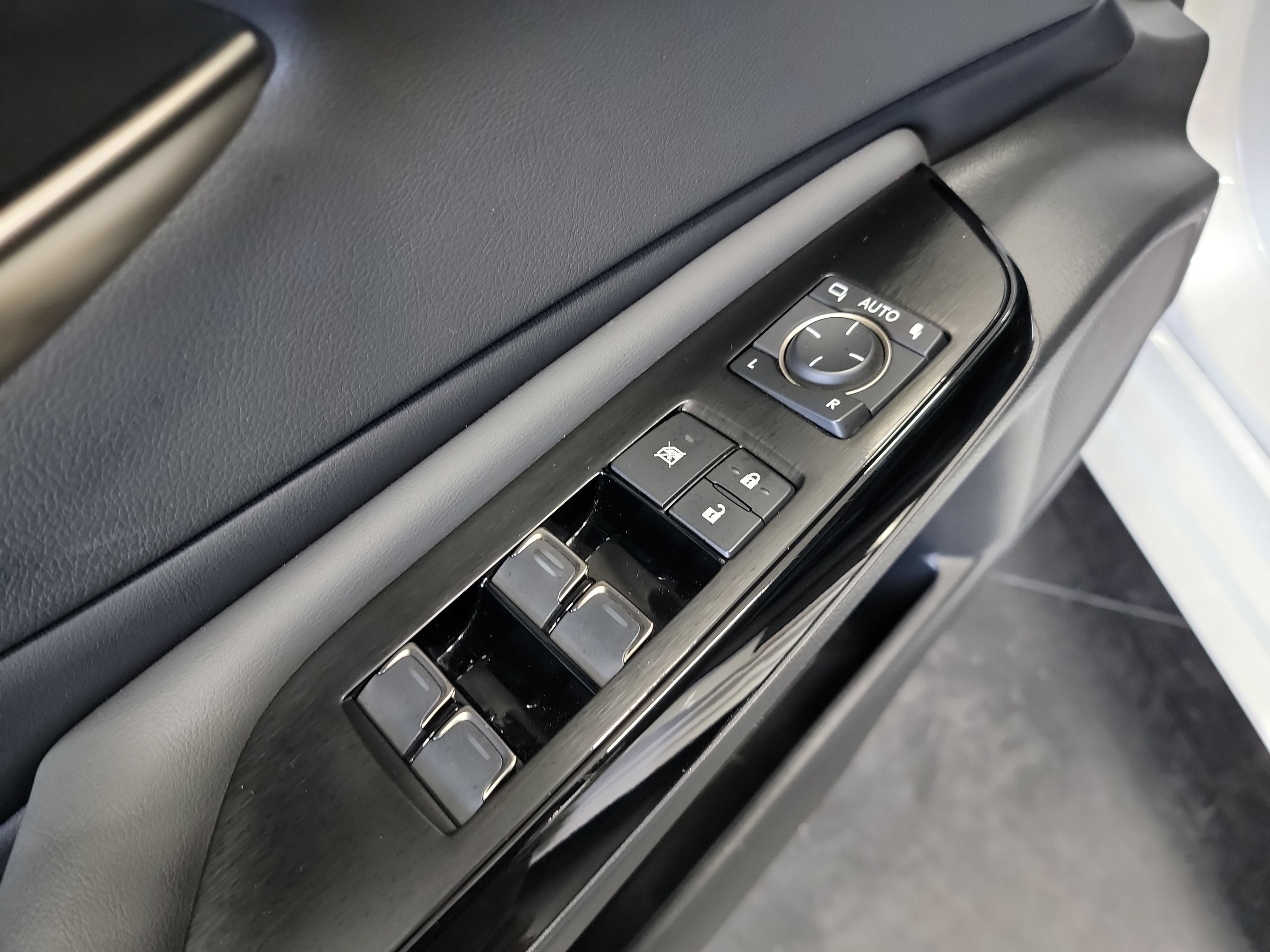 Used 2022 Lexus ES 300h w/ Premium Package FWD image 14