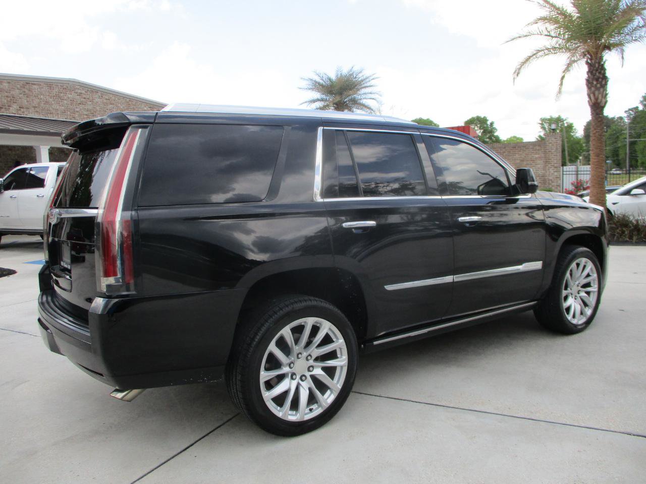 Used 2016 Cadillac Escalade Platinum image 8
