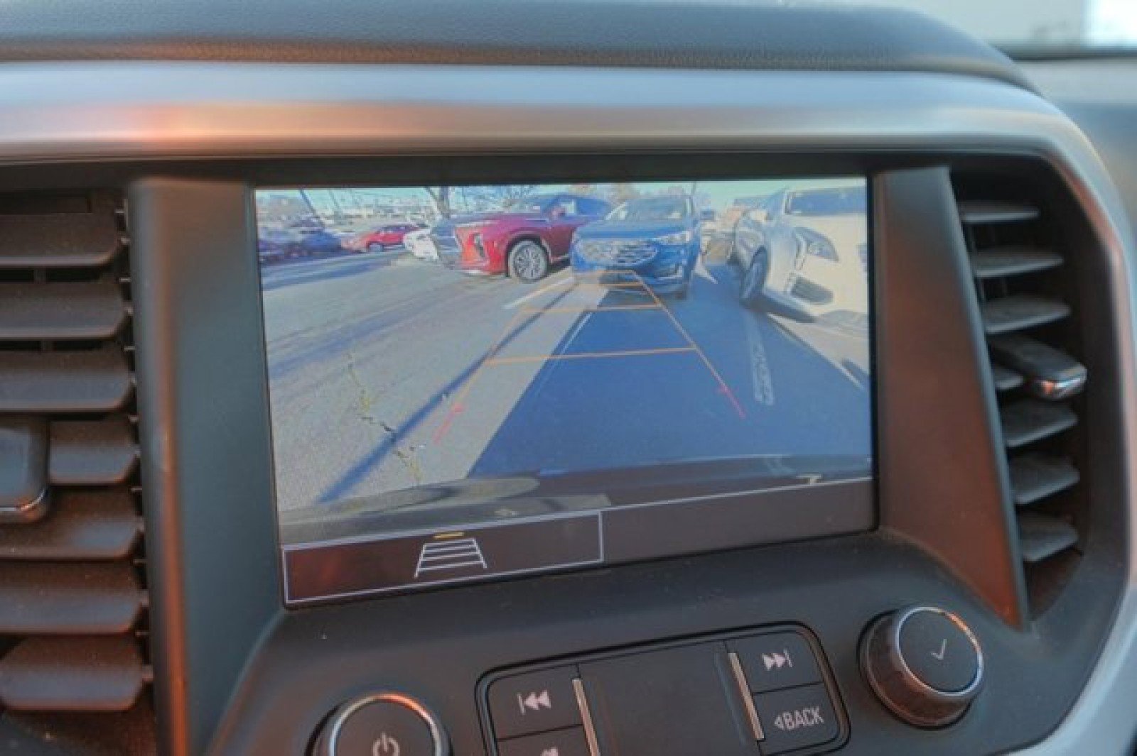 Used 2022 GMC Acadia SLE w/ Driver Convenience Package image 24