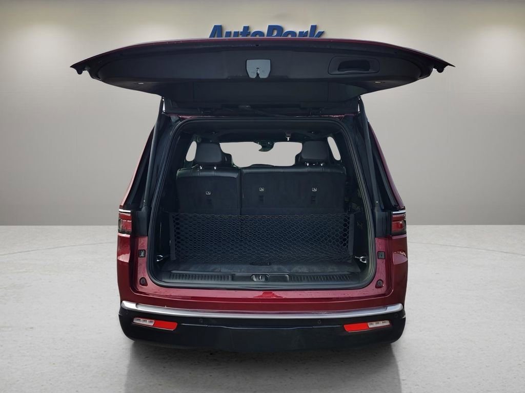 Used 2022 Jeep Wagoneer Series III w/ Flexible Seating Group AWD/4WD image 10
