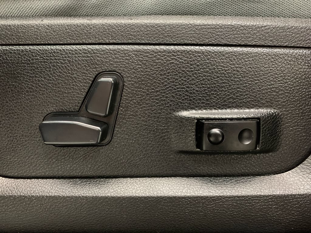 Used 2019 RAM 1500 Classic SLT w/ SLT Plus D←cor Group AWD/4WD image 19