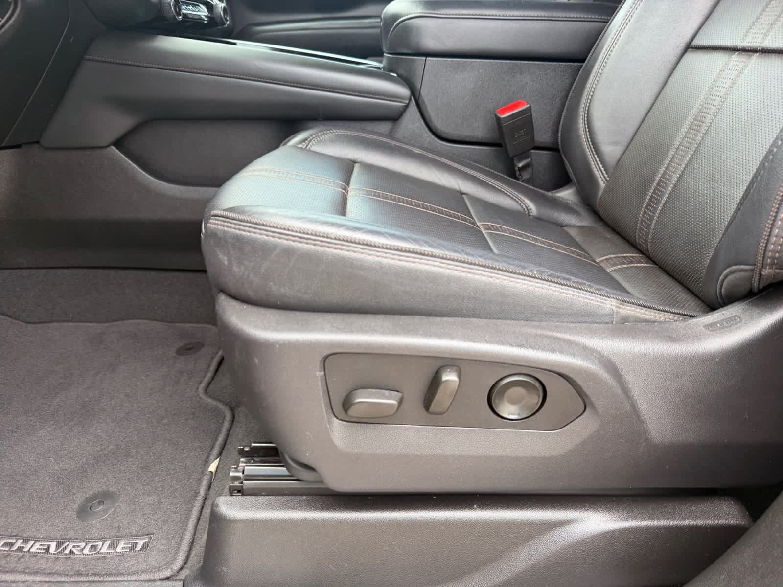 Used 2025 Chevrolet Tahoe High Country AWD/4WD image 12