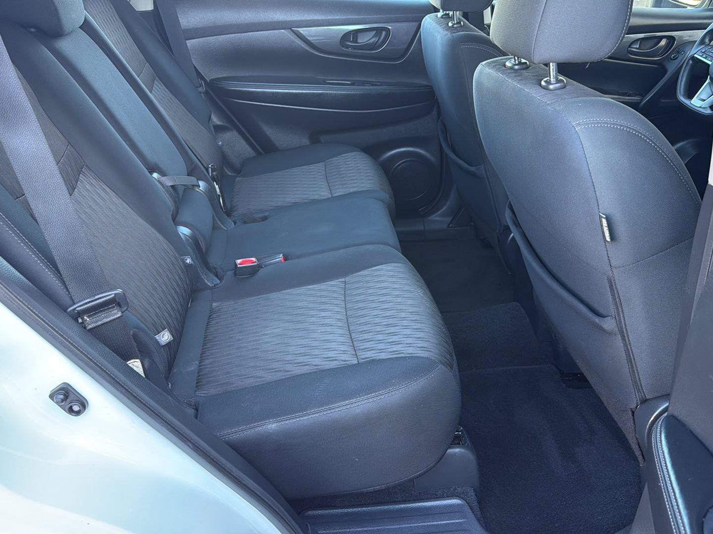 Used 2020 Nissan Rogue S FWD image 26