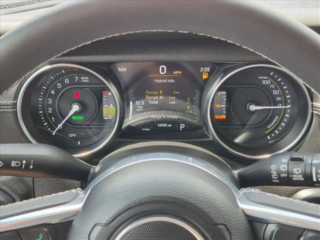 Used 2023 Jeep Wrangler Unlimited Sahara w/ Cold Weather Group AWD/4WD image 10