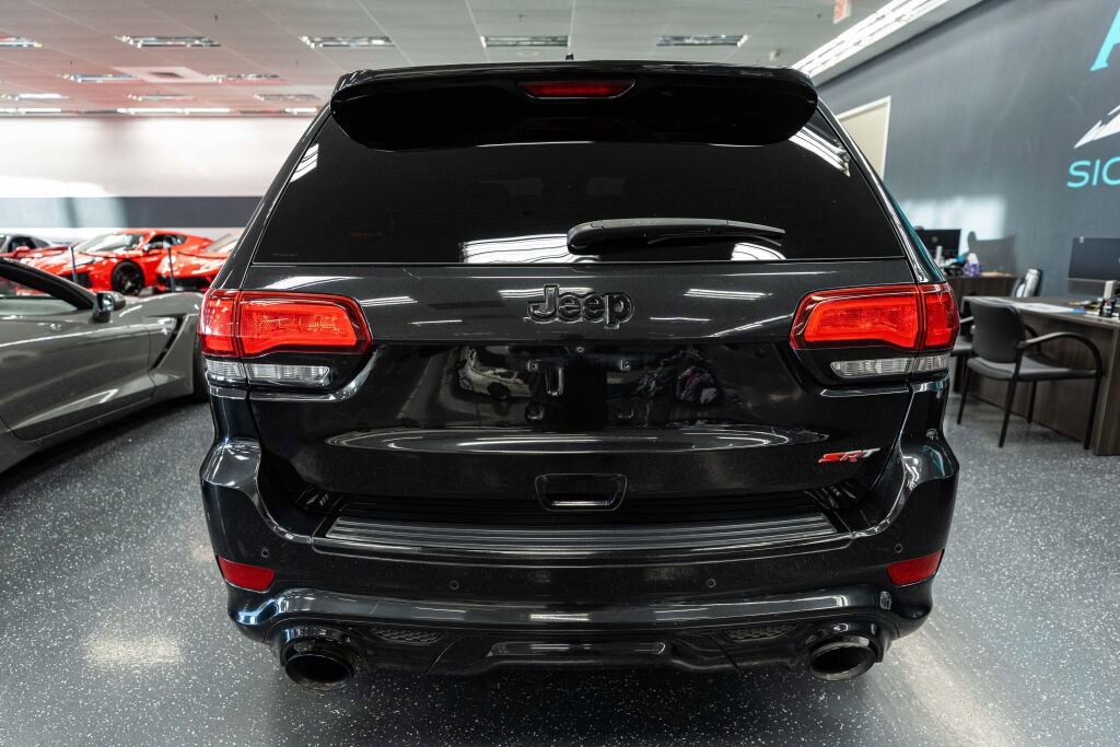 Used 2015 Jeep Grand Cherokee SRT image 5