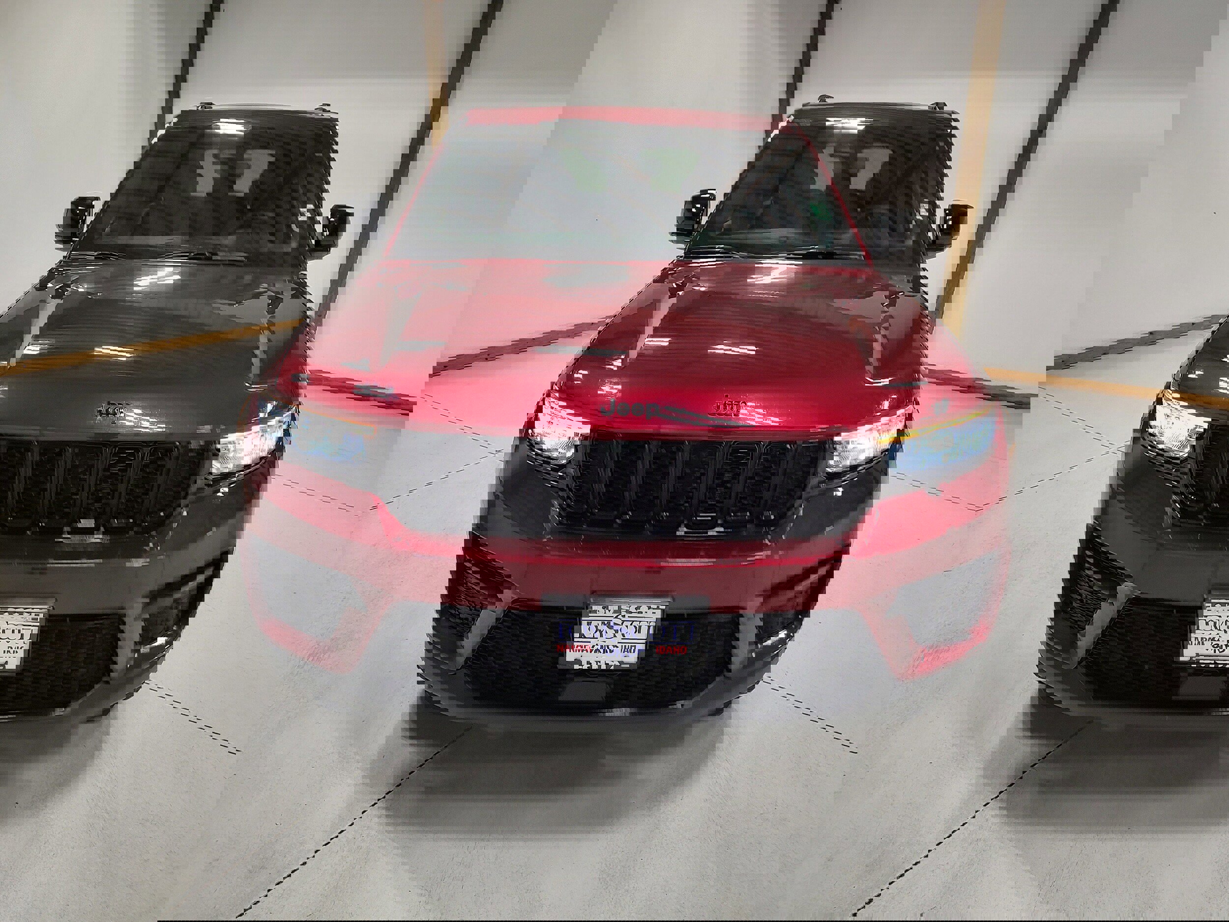 Used 2023 Jeep Grand Cherokee Altitude image 3