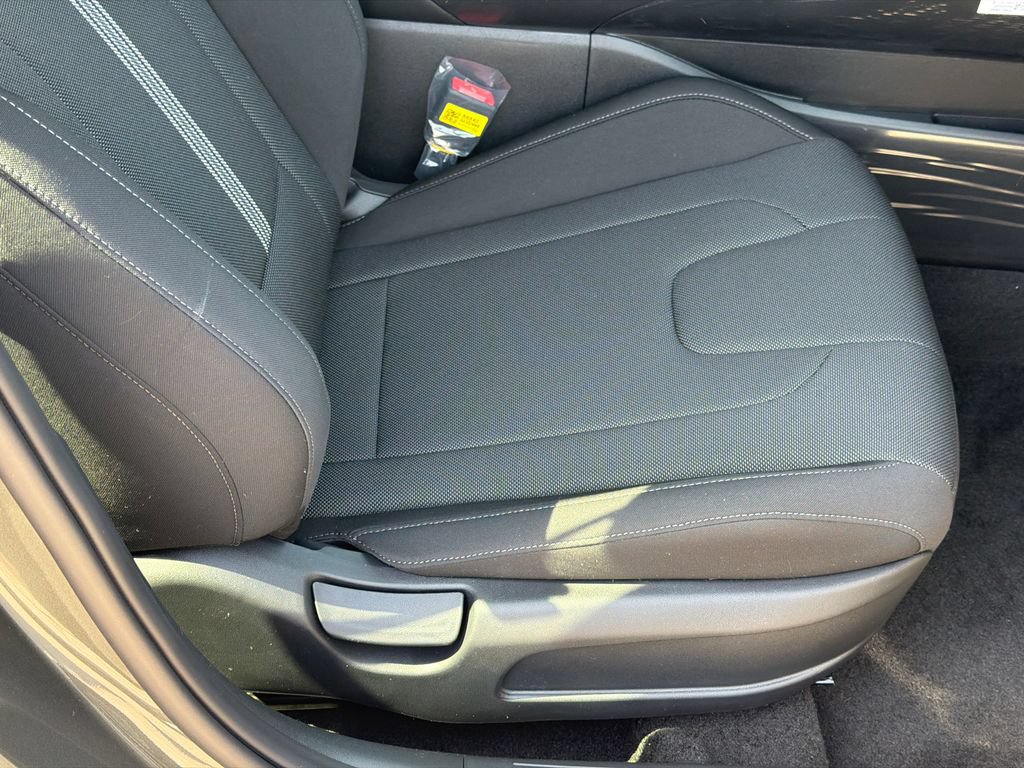 New 2026 Hyundai Elantra SE FWD image 7