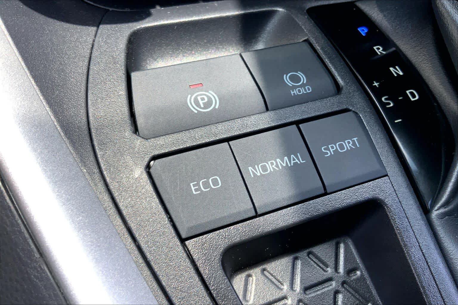 Used 2025 Toyota RAV4 XLE FWD image 33