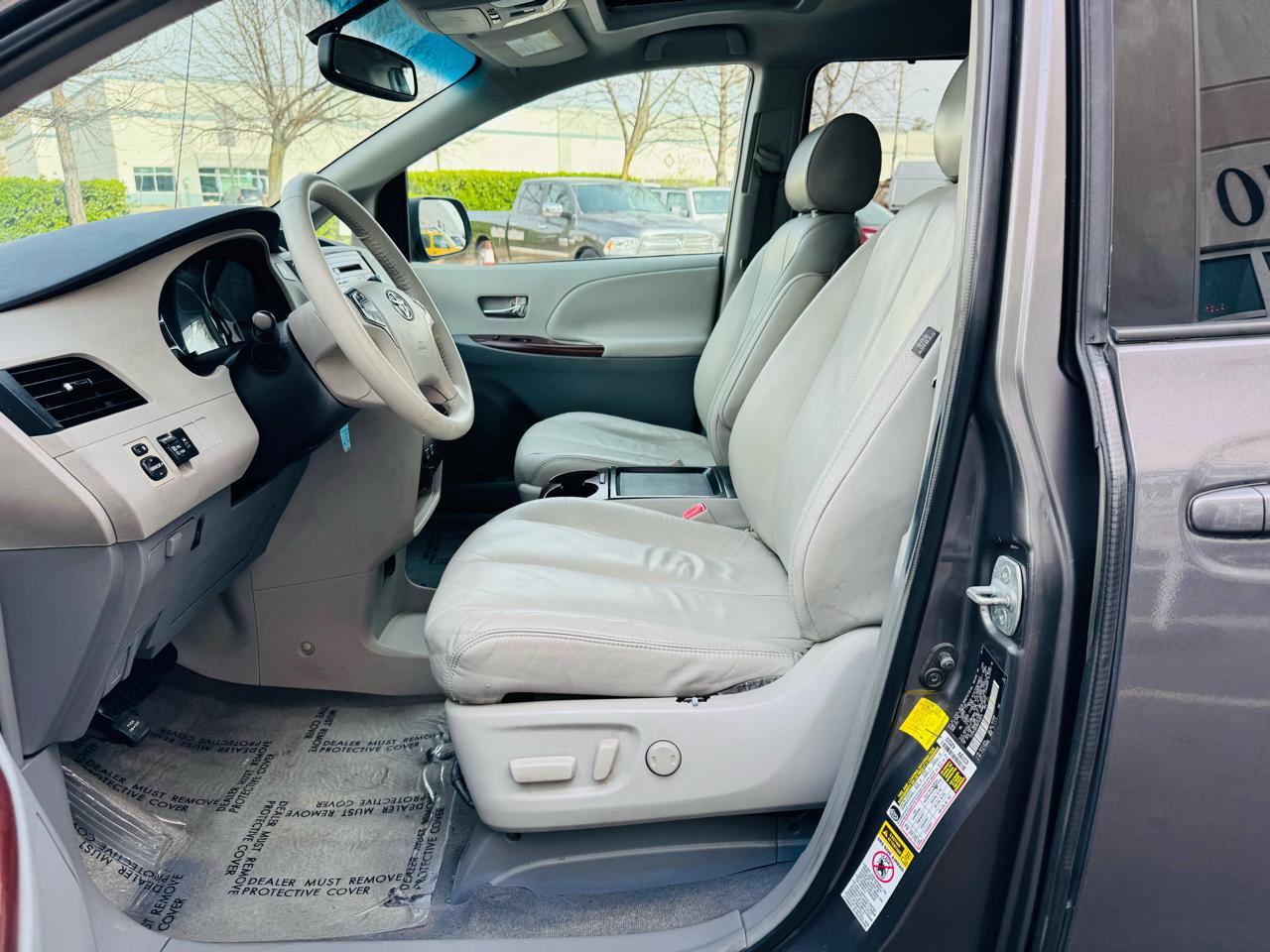 Used 2011 Toyota Sienna XLE image 15