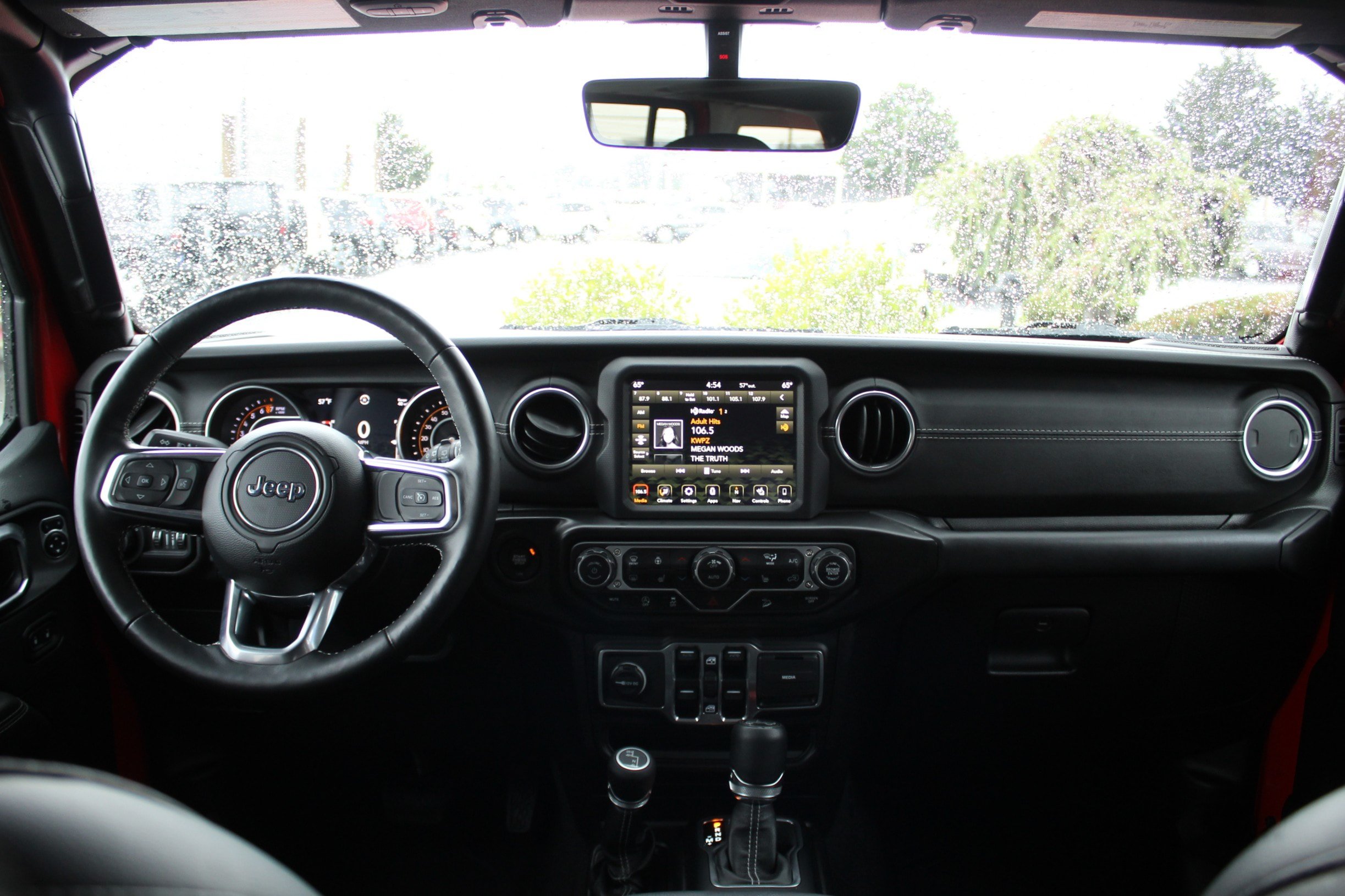 Used 2018 Jeep Wrangler Unlimited Sahara w/ Uconnect 4C Nav & Sound Group AWD/4WD image 28