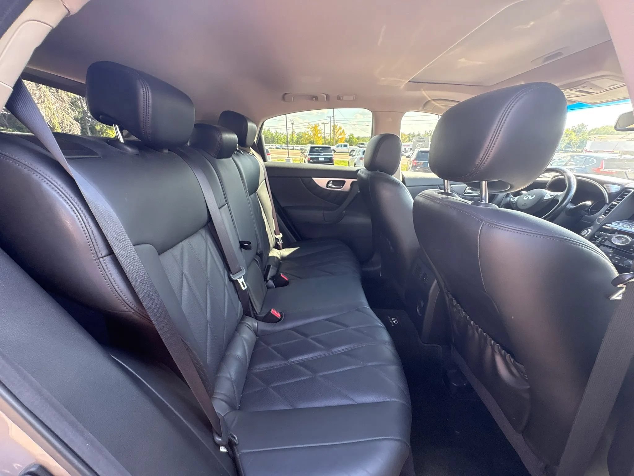 Used 2011 INFINITI FX35 AWD w/ Premium Pkg image 23