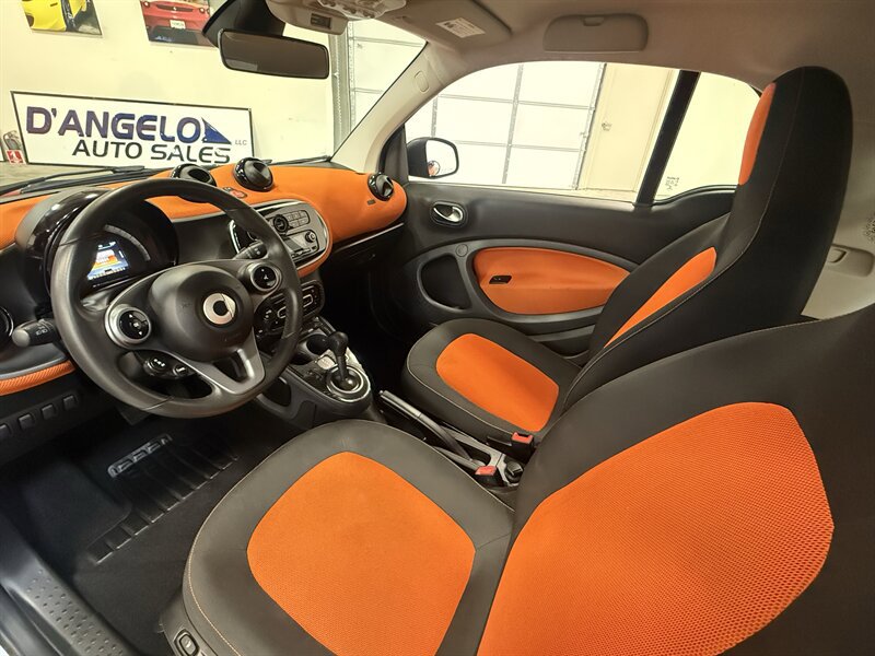 Used 2016 smart fortwo passion RWD image 19