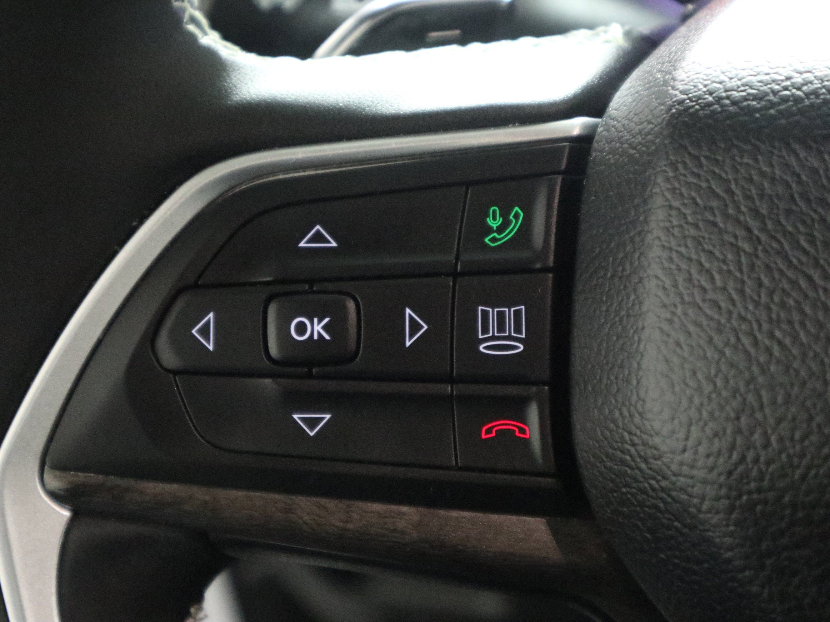 Used 2025 Jeep Grand Cherokee L Limited w/ Trailer Tow Package image 30