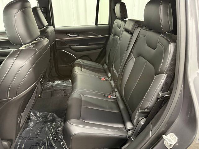 New 2026 Jeep Grand Cherokee Limited w/ Limited Altitude Package AWD/4WD image 22