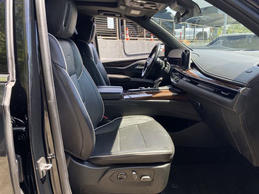 Used 2021 Cadillac Escalade ESV Premium Luxury w/ LPO, Illumination Package AWD/4WD image 19