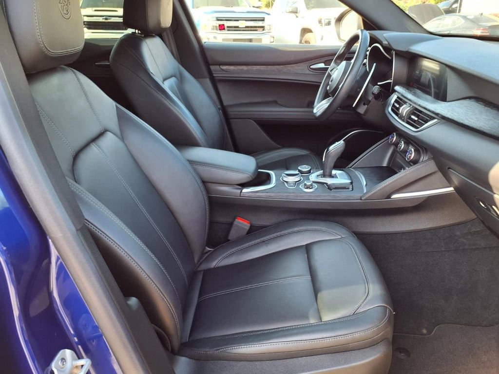 Used 2023 Alfa Romeo Stelvio Sprint RWD image 13