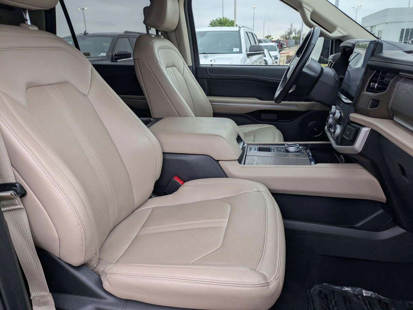 Used 2024 Ford Expedition Max Limited image 29