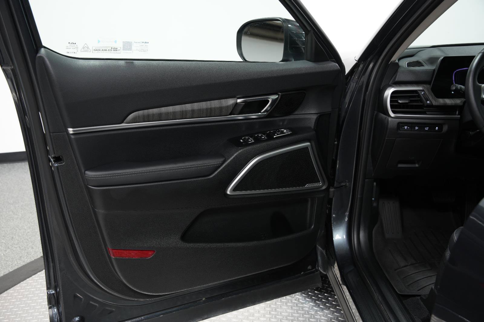 Used 2023 Kia Telluride EX w/ EX Captain's Chair Package image 24