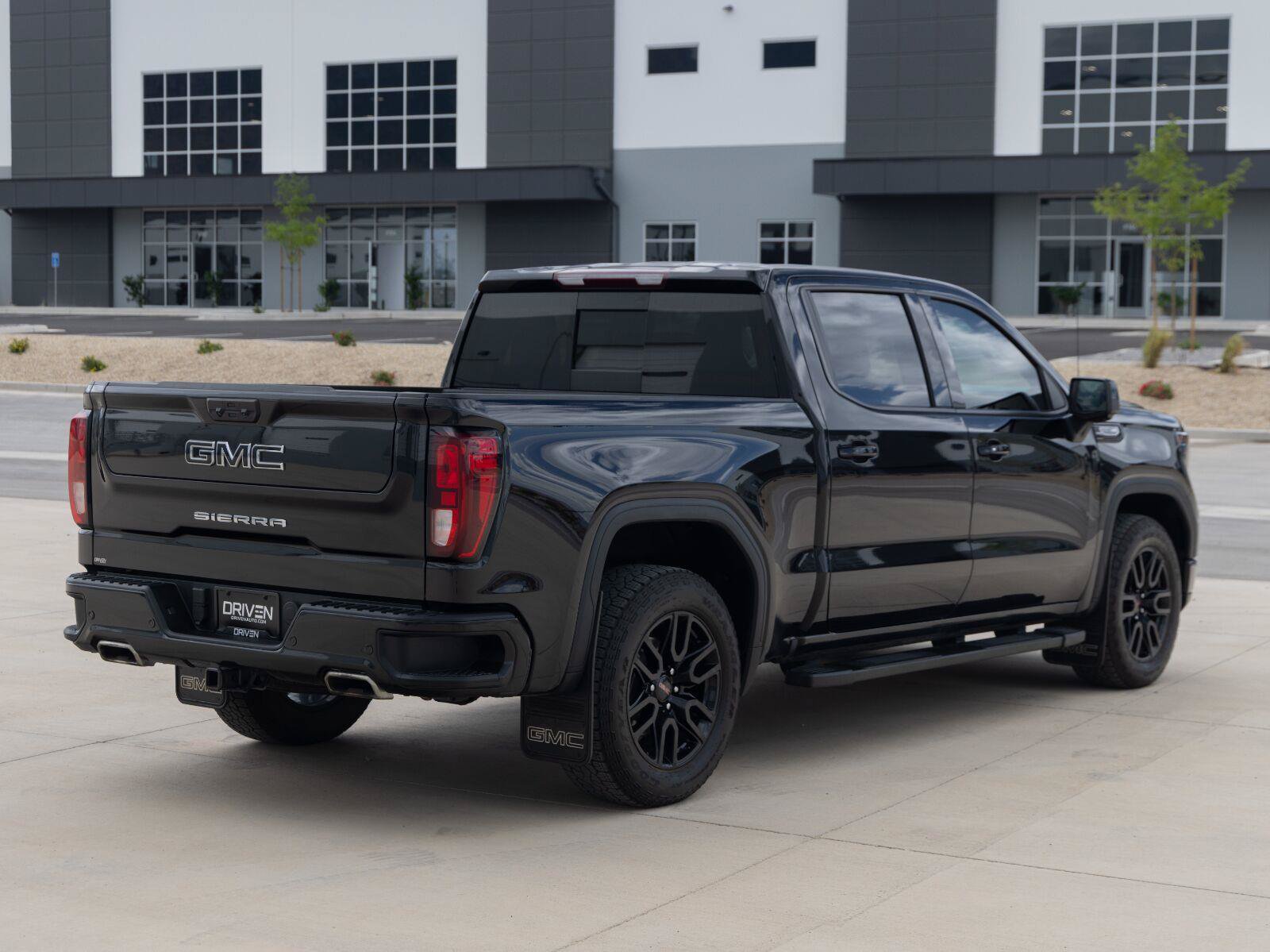Used 2024 GMC Sierra 1500 Elevation w/ Elevation Premium Package AWD/4WD image 11