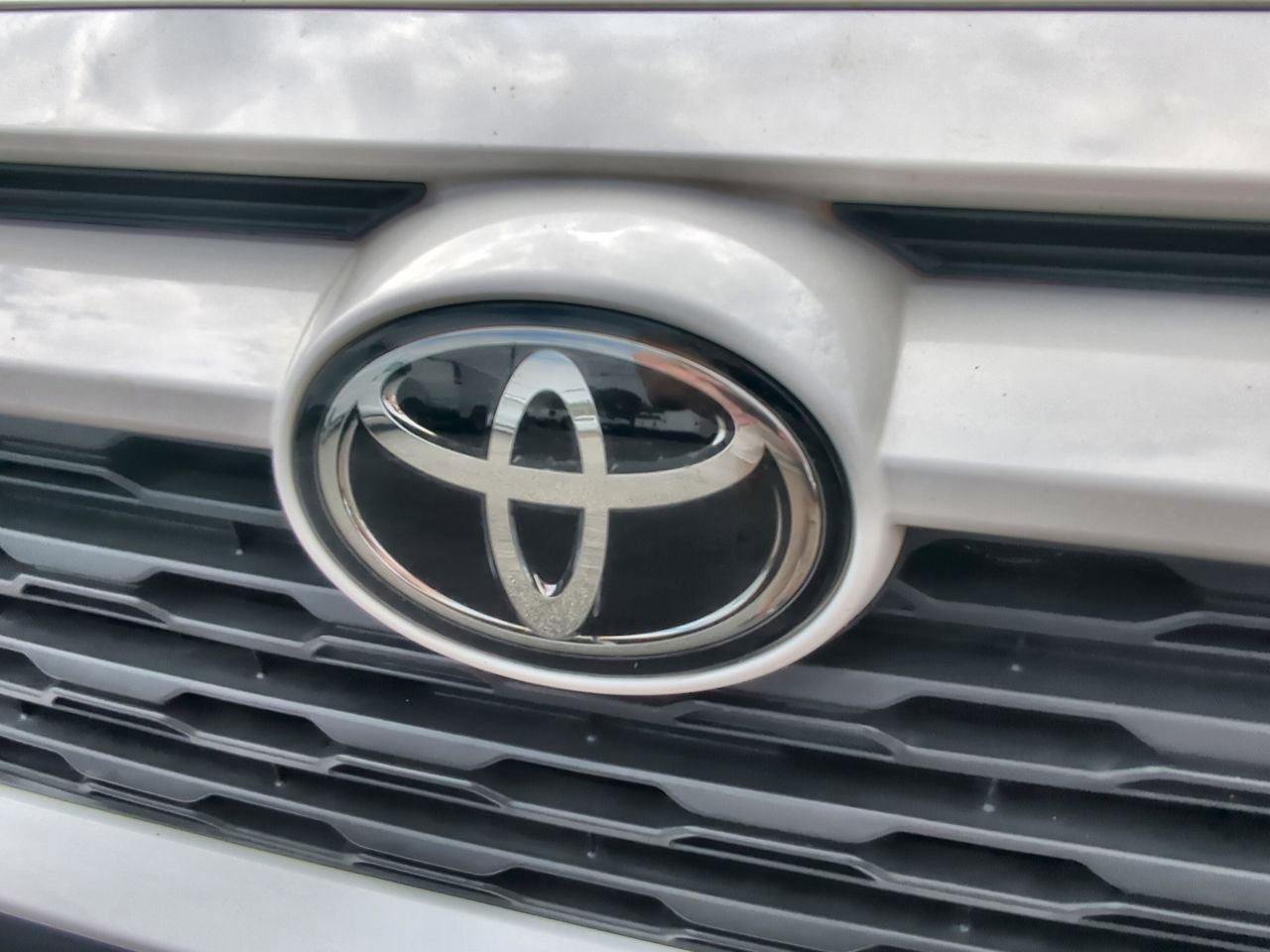 Used 2019 Toyota RAV4 LE image 27