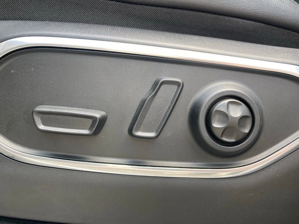 Used 2022 Jeep Wagoneer Series III w/ Premium Group I AWD/4WD image 13