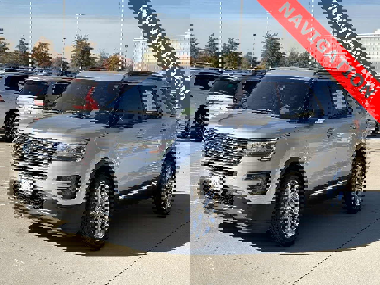 Used 2017 Ford Explorer XLT w/ Equipment Group 202A image 3