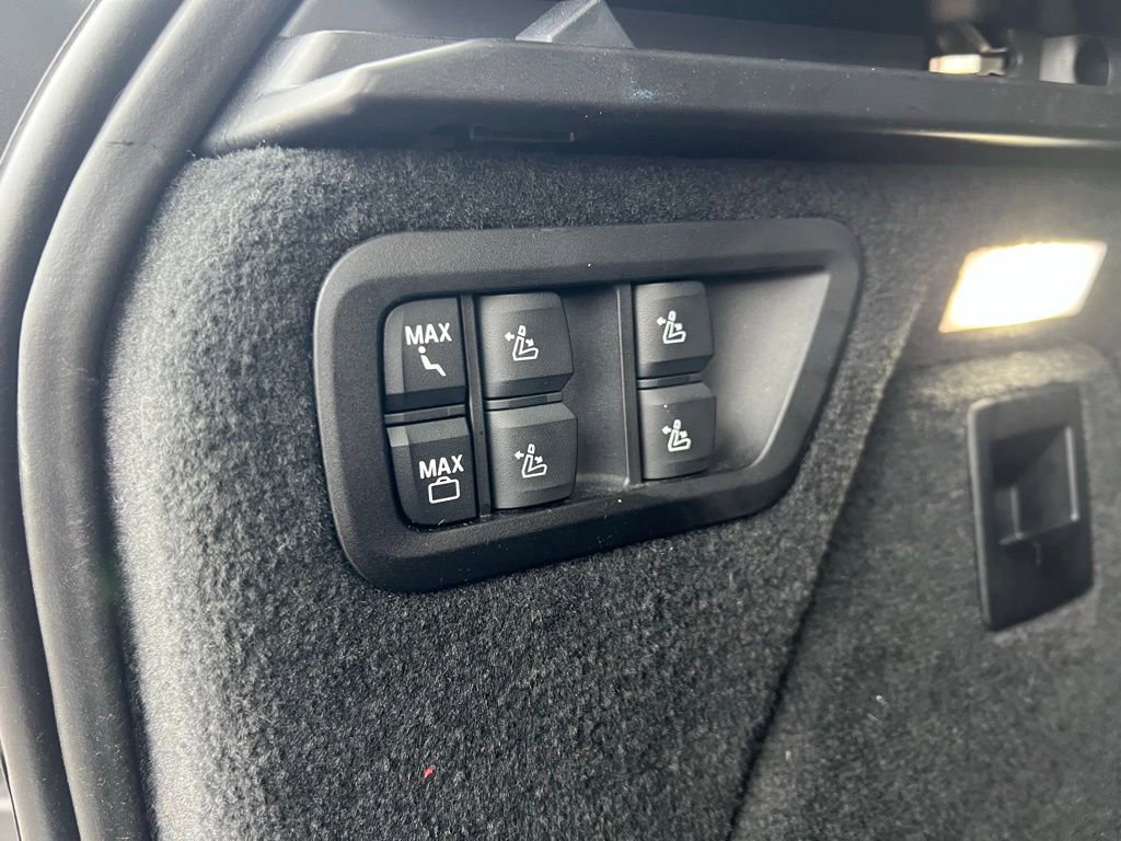 Used 2021 BMW X7 xDrive40i w/ Premium Package image 28