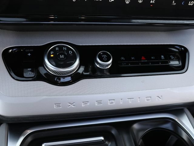 Used 2025 Ford Expedition Active AWD/4WD image 23