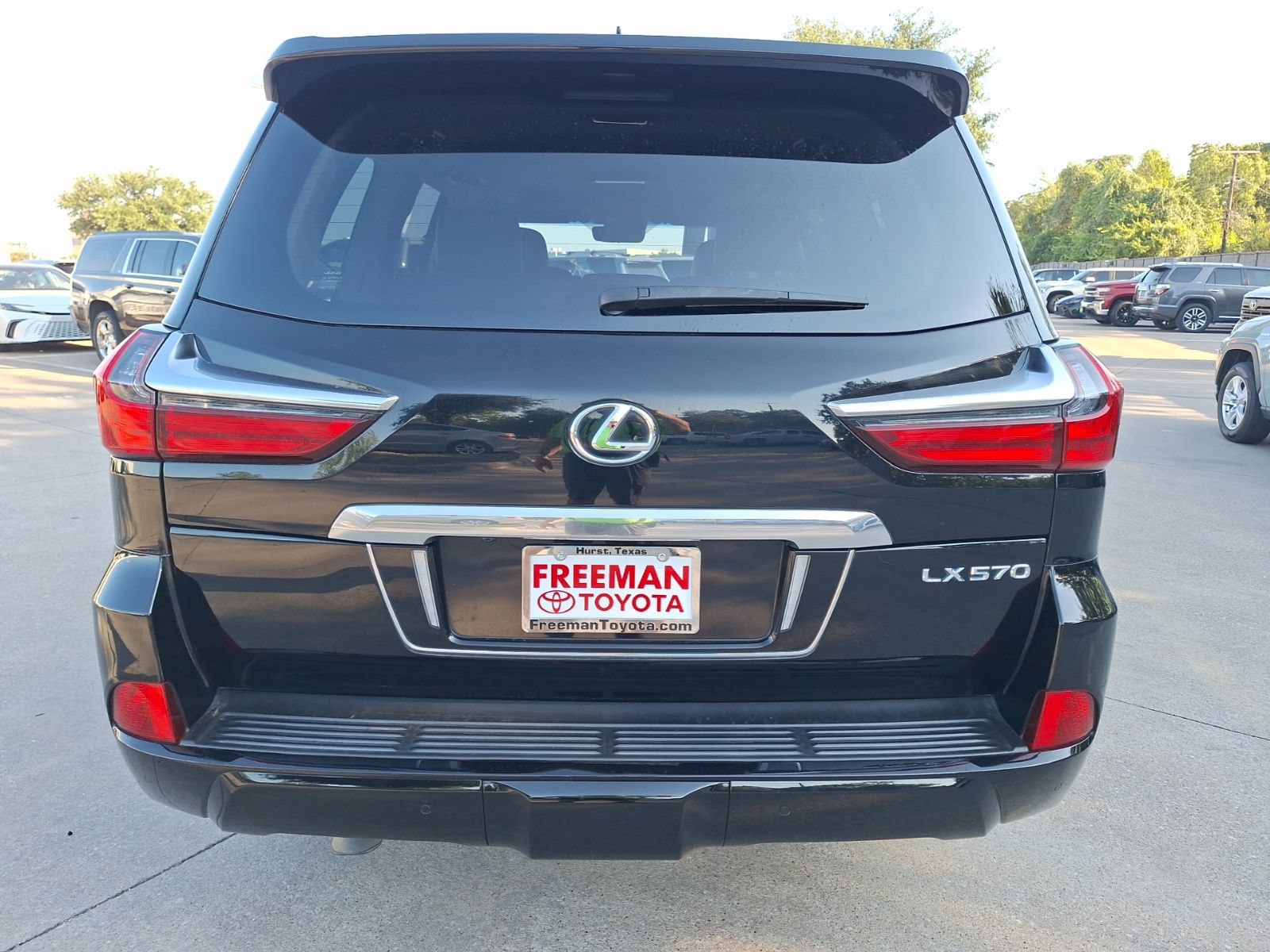 Used 2021 Lexus LX 570 4WD w/ Luxury Package image 5