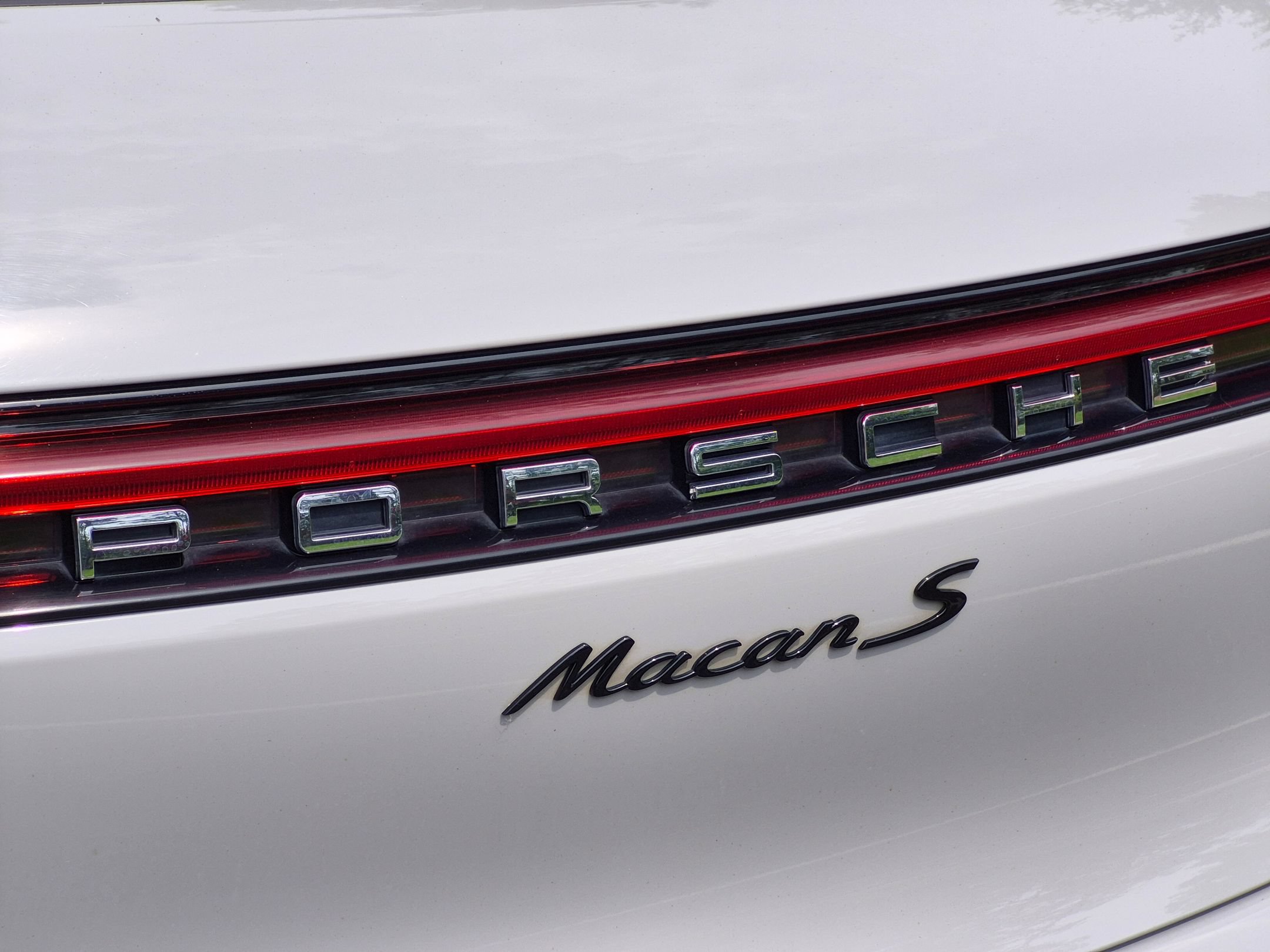Certified 2022 Porsche Macan S AWD/4WD image 28