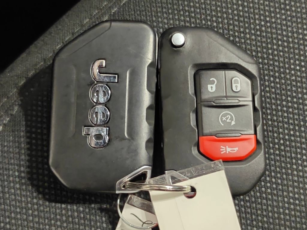 Used 2023 Jeep Gladiator Willys image 13