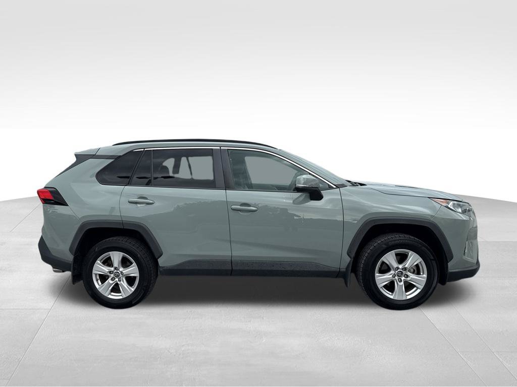 Used 2019 Toyota RAV4 XLE AWD/4WD image 5