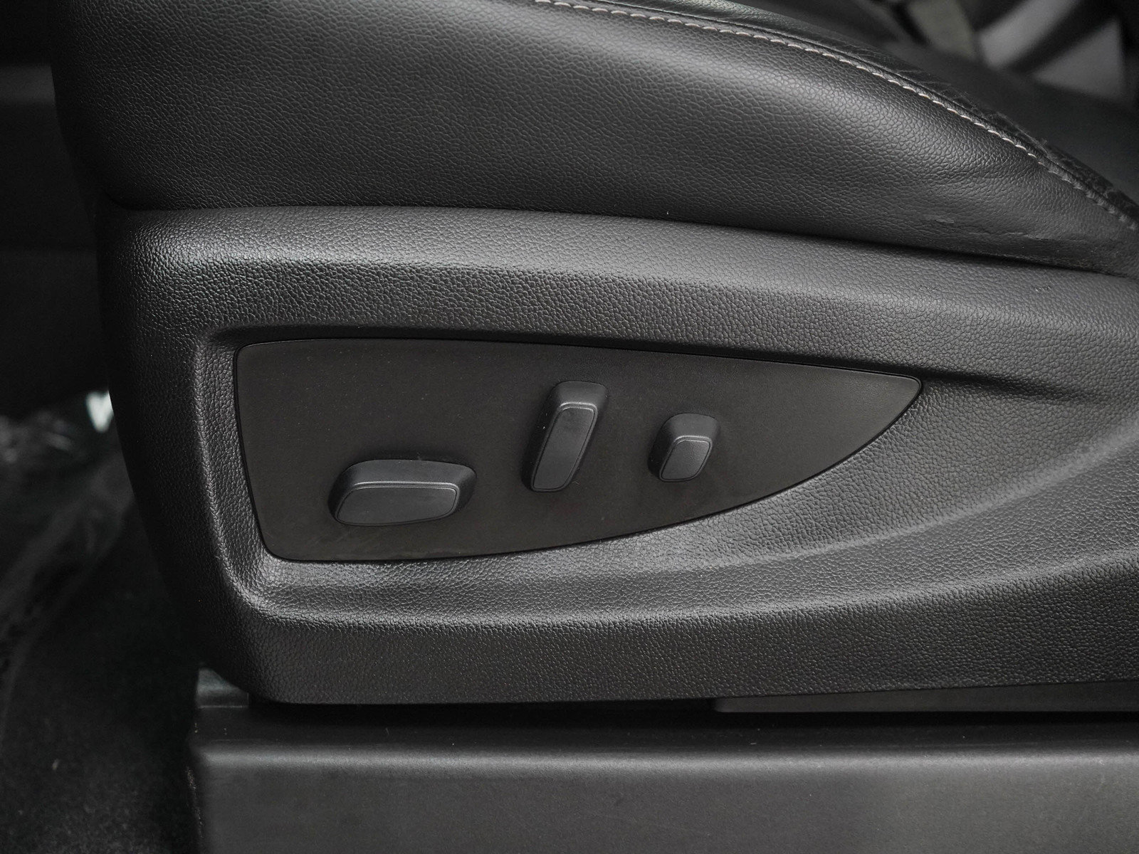 Used 2019 Chevrolet Suburban Premier AWD/4WD image 29