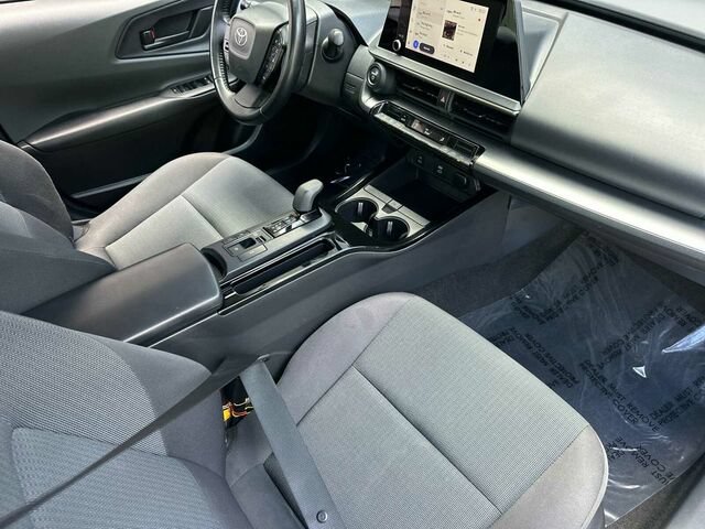 Used 2024 Toyota Prius LE FWD image 18