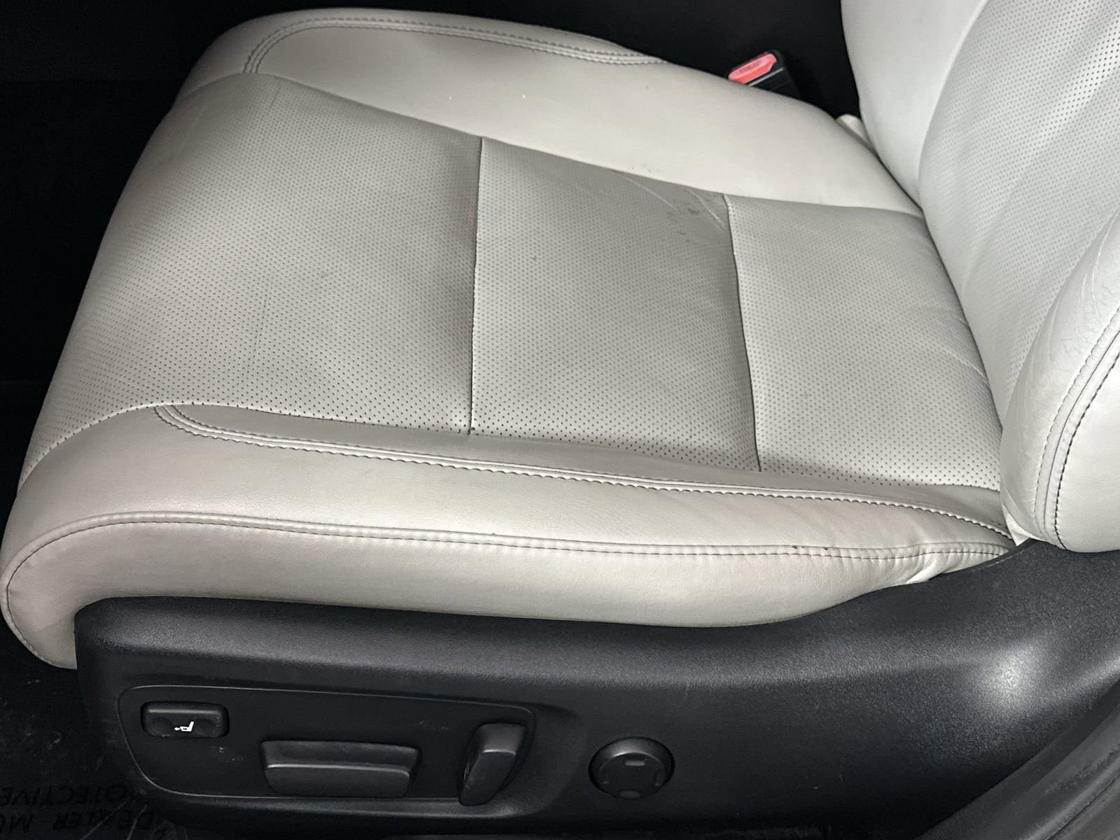 Used 2016 Toyota Avalon Limited w/ Toyota Safety Sense Package image 12