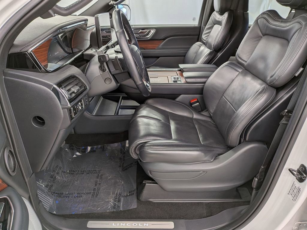 Used 2023 Lincoln Navigator Reserve image 13