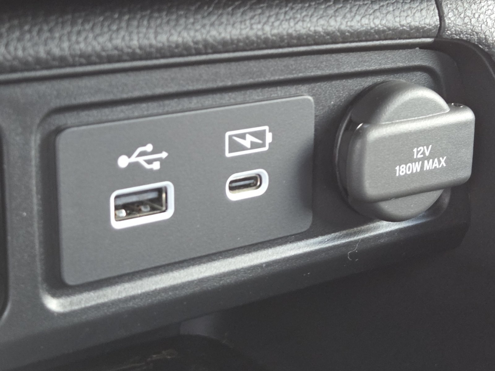 Used 2025 Honda Pilot TrailSport image 32
