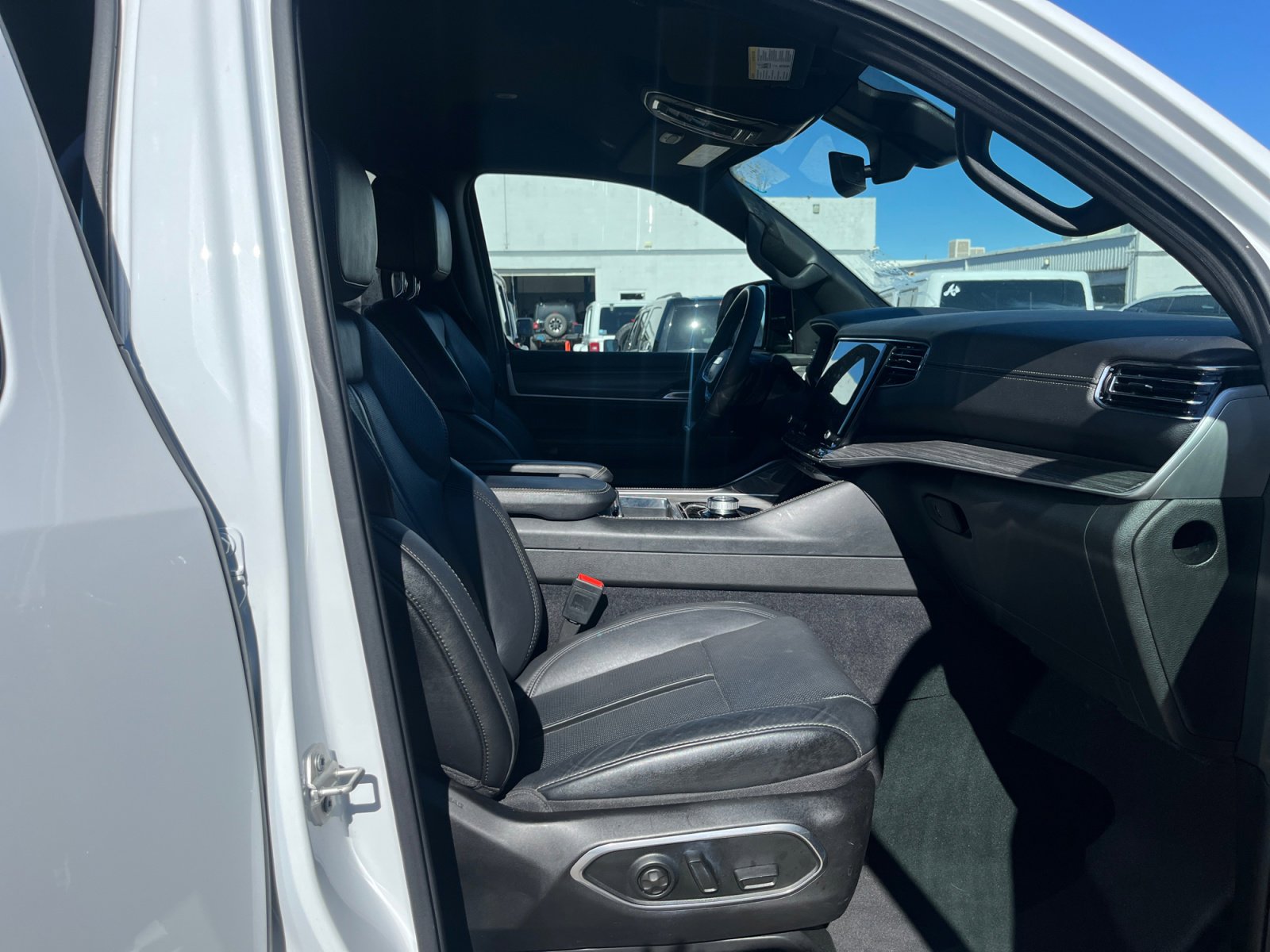 Certified 2024 Jeep Wagoneer L Series II image 19