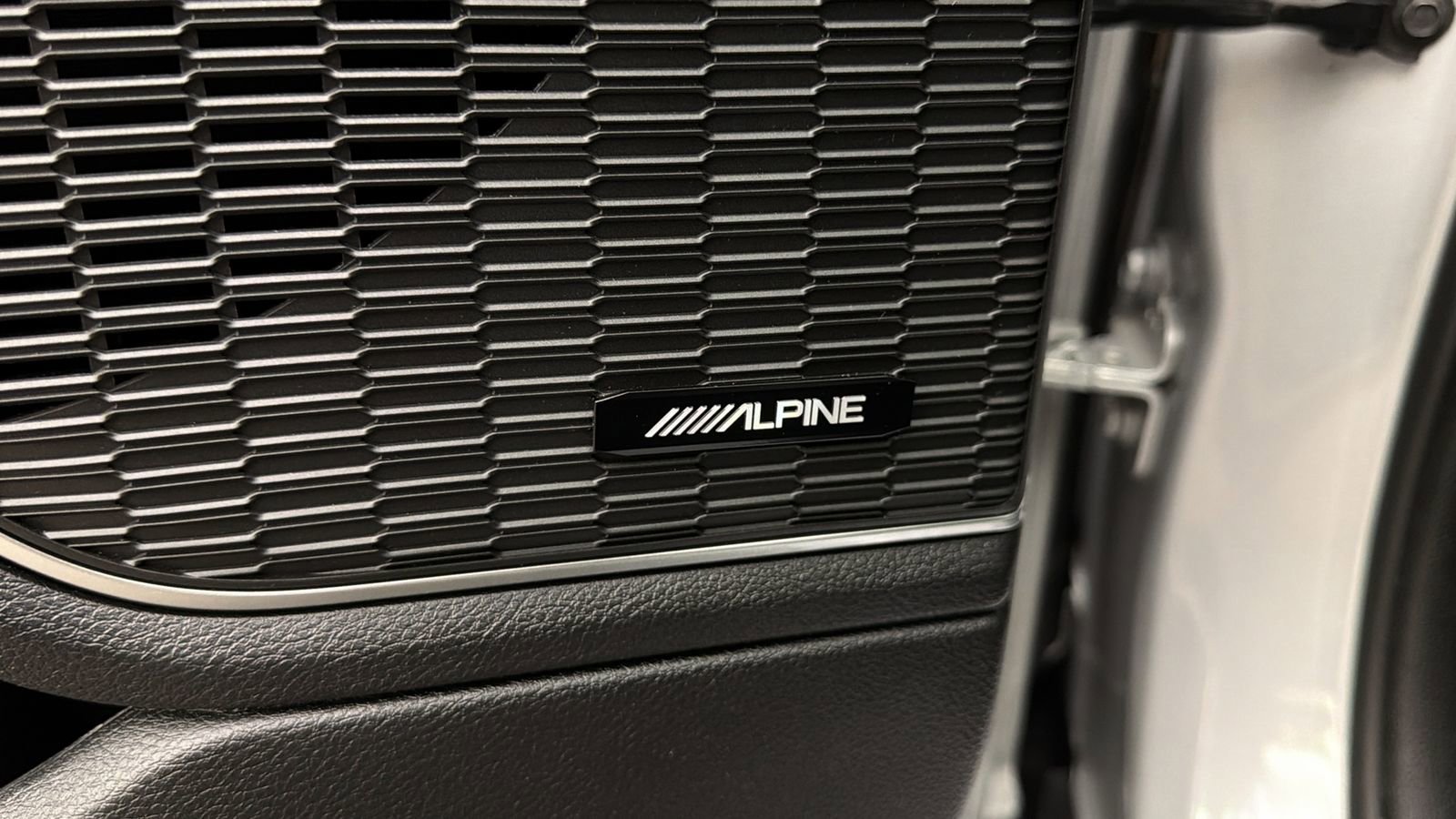 Used 2024 Jeep Grand Cherokee Limited 4xe w/ Luxury Tech Group II AWD/4WD image 29