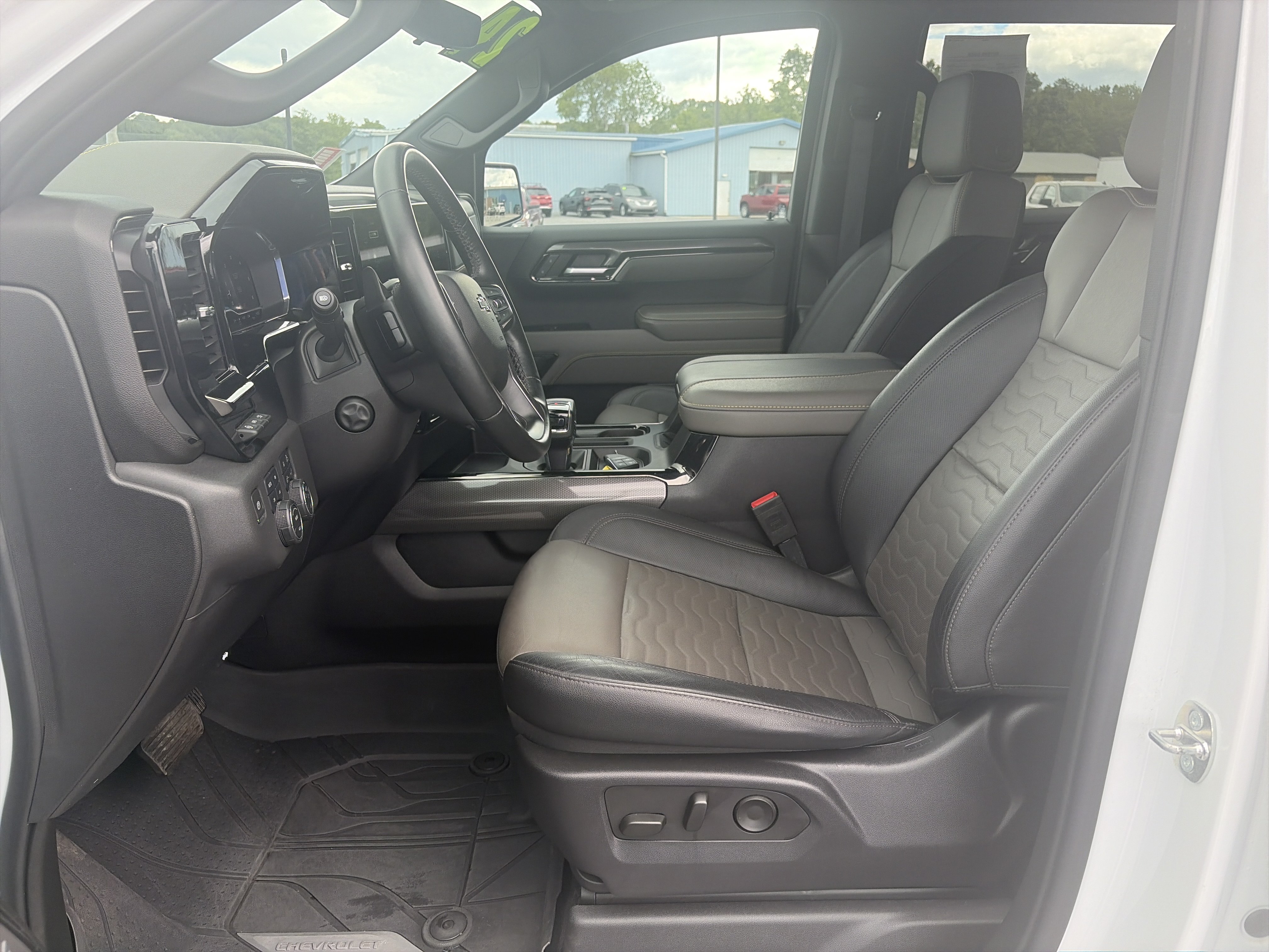 Used 2024 Chevrolet Silverado 1500 ZR2 w/ Technology Package AWD/4WD image 5